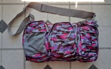 Eastpak –  Grand sac besace à bandoulière camo multico rose 
