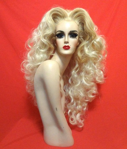 Big wavy center part - center, lady