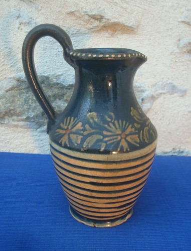 V62 identifier pichet broc - v62,