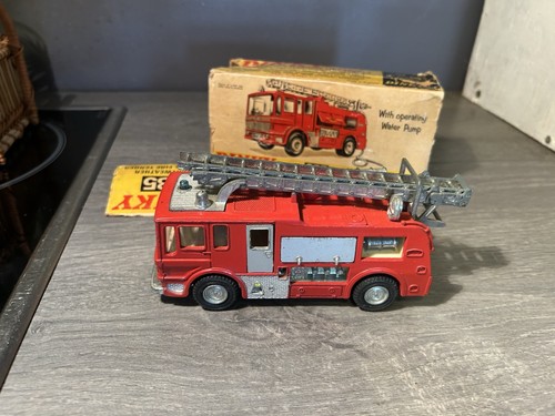 Dinky toys ancien camion - toys,