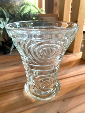 Petit vase tulipe Art Déco en verre moulé transparent dans le  Style Fresnel