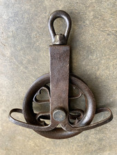 Ancienne  poulie en fer et