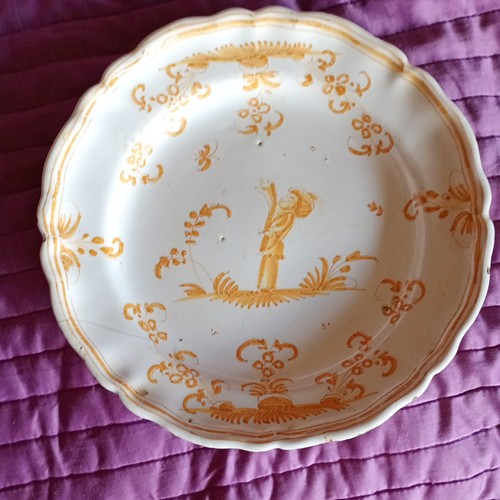 Moustiers assiette xviiième - ,