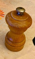 Petit moulin à poivre ancien