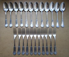 Ménagère 12 cuillères 11 fourchettes métal argenté Roux-Marquiand modèle Empire.