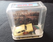 DIORAMA Voiture  TRABANT et