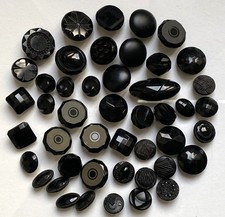 Lot de 46 boutons 12 à 20 mm vintage - Verre noir attache laiton modèles variés