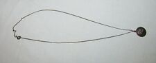 CHAINE FINE ET MEDAILLON TRISKELL BRETON CELTE EN METAL ARGENTE ANCIEN