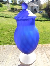 ancien pot couvert