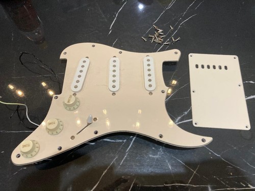 Squier stratocaster loaded - stratocaster,