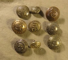 9  anciens différents boutons militaires  anglais à découvrir...
