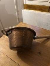 Belle casserole en cuivre