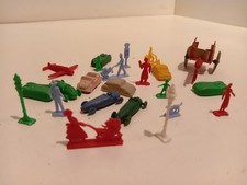 Plastique lot voitures personnages lampadaires avion scooter chien 1/87 TBE