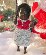 ANCIENNE POUPEE  NOIRE   perruque collée sur cheveux moulés //   17 cm 