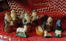 CRECHE DE NOEL NATIVITE 12 PETITS SANTONS GNOMES LUTINS EN RESINE PLATRE