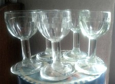 Lot 5 anciens petits verres à
