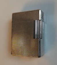 Briquet ST Dupont    en métal argenté à décor guilloché monogrammé "JCP"