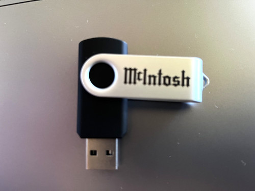 Mcintosh logo 2gb thumb drive - logo,