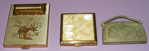 Lot poudriers boite a - et, 1