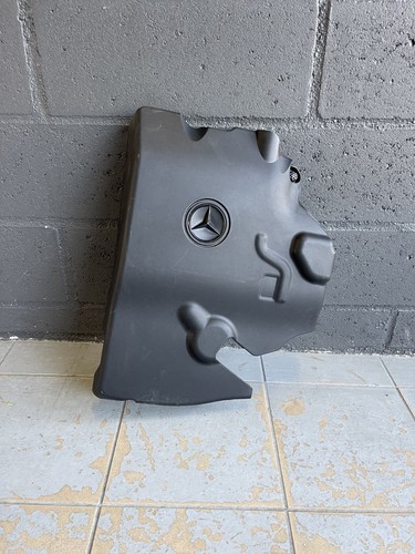 Cache moteur supérieur