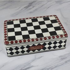 Ancienne boîte métallique