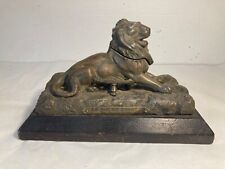 Bel encrier en régule. Le