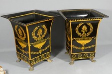 Paire de vases cornet en tôle