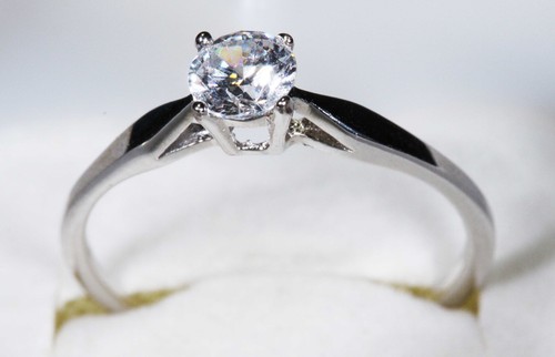 Bague en argent - ---,
