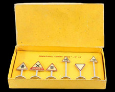 DINKY TOYS 1/43 ème PANNEAUX ROUTE  / jouet ancien