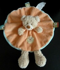 *. DOUDOU PLAT ROND NICOTOY KIABI OURS CAPUCHE ORANGE BLEU INDIEN EXCELLENT ETAT