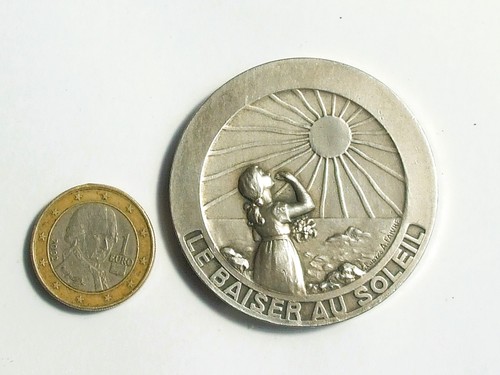 Belle medaille ancienne - medaille, en