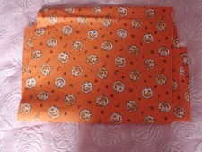 coupon tissu  " Halloween "  60   X  75    cm