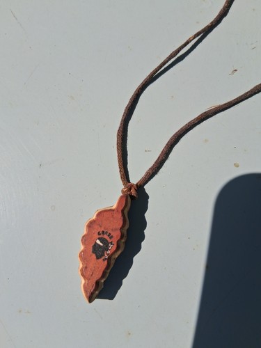 Pendentif motif corse bois - pendentif,