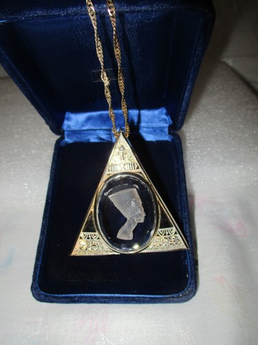 Collier pendentif néfertiti - ,