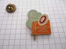 ARC DE MEYRAN SCHOOL AIX EN PROVENCE - RARE  PIN - PRIVATE COLLECTION - us14