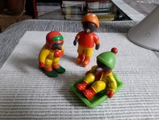 Trois figurines "Petit Ours Brun" : roller ski et luge !  Edition Bayard Presse