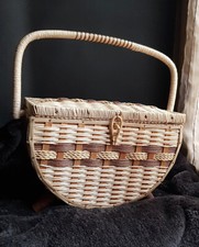 joli panier boite valisette poupée ancienne ou enfant