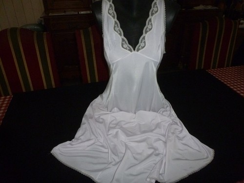 Jolie combinaison fond - de, robe