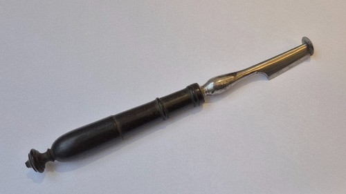 Couteau lenticulaire chirurgie