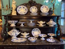 Faïence Creil & Montereau, modèle Flora fin XIXe. Partie de service de 42 pièces