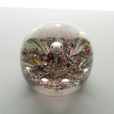 Clichy ? Presse-papier sulfure en verre soufflé à décor d'inclusions