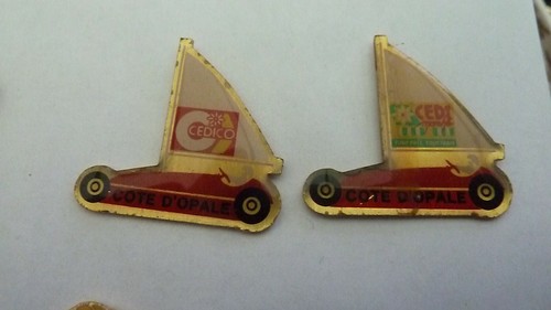 Pin chars voile - pin's,