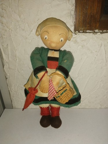 Ancienne petite poupée