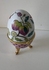 Oeuf en Porcelaine sur Pieds