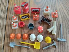 Playmobil, lot anciens accessoires de chantier, outils, casques, cônes, Vintage