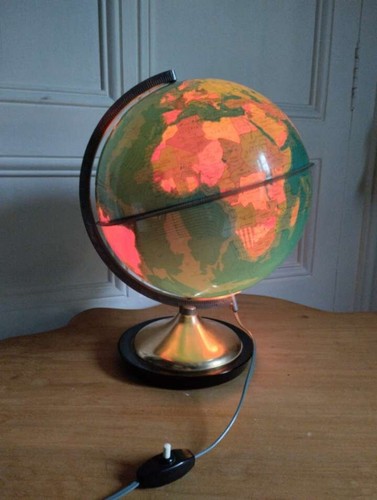 Ancienne mappemonde avec