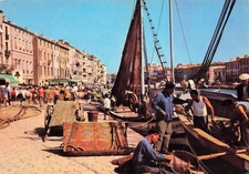 34 SETE BATEAUX DE PECHE A QUAI