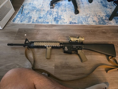 M16a4 airsoft rifle - e&c,