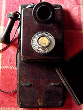 ancien téléphone mural