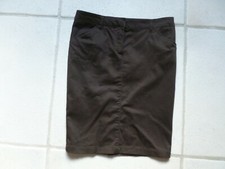  JUPE COURTE DROITE MARQUE  " MANGO " TEINTE CHOCOLAT T 34